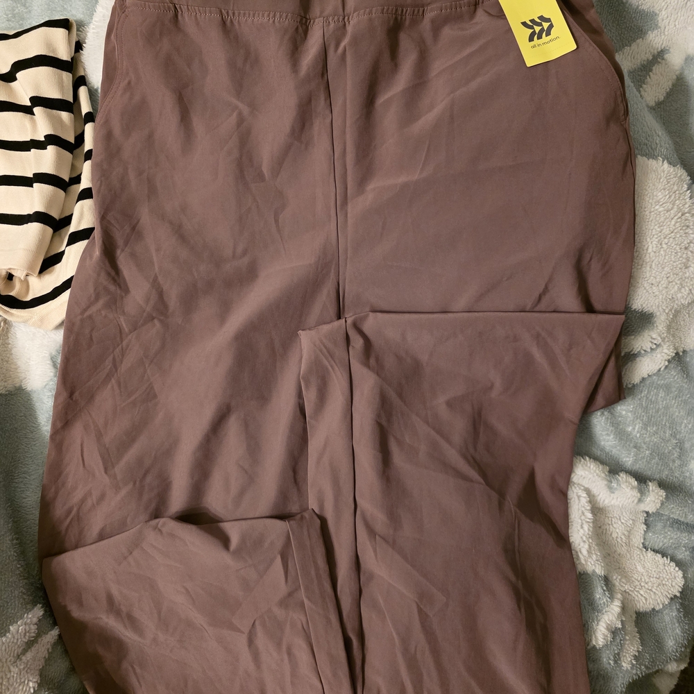 all in motion Straight-Leg Pants in Mauve